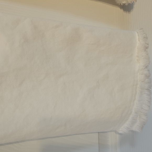 Women's White Cropped Frayed-Hem Jeans - Picture 12 of 14